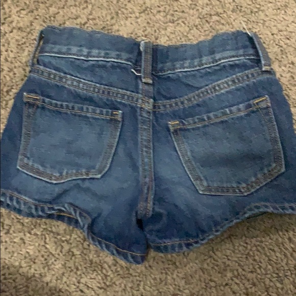 Girls - old navy shorts - size 5 - Picture 2 of 3